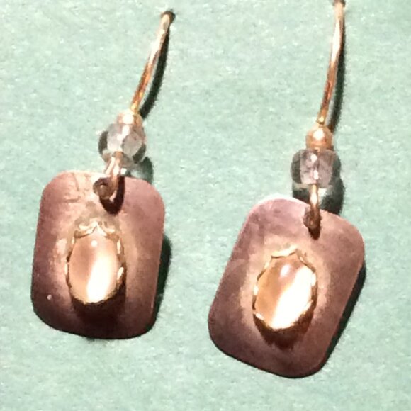 Simple, Chic—'90s style with these Classy Statement Earrings! 💎✨ #RetroElegance - Picture 2 of 3